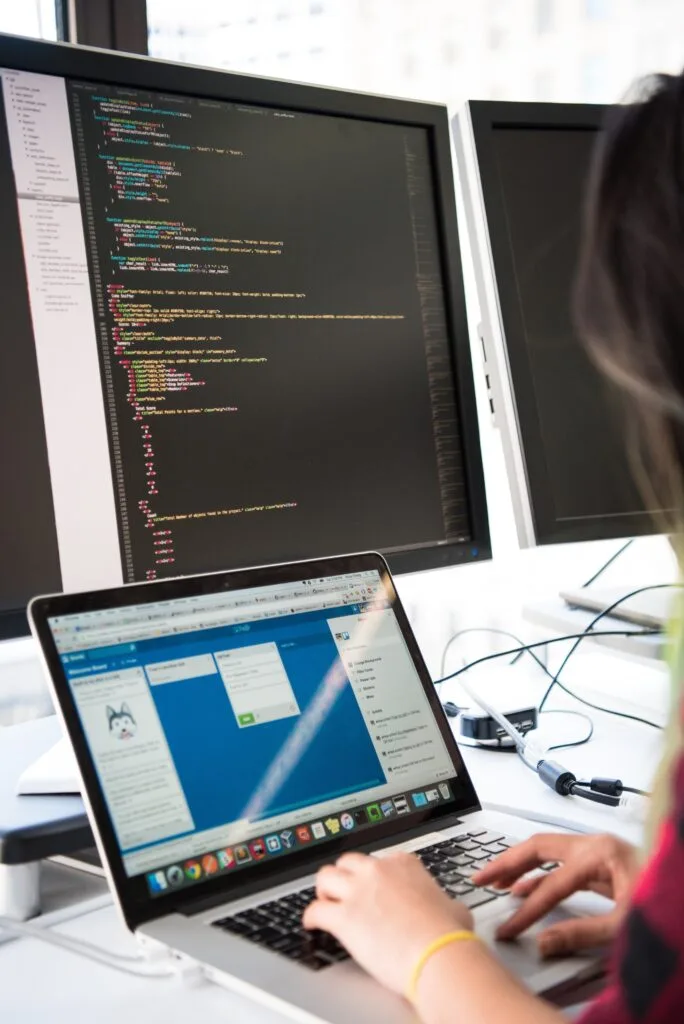 Building Backlinks through Crowdsource Content Creation