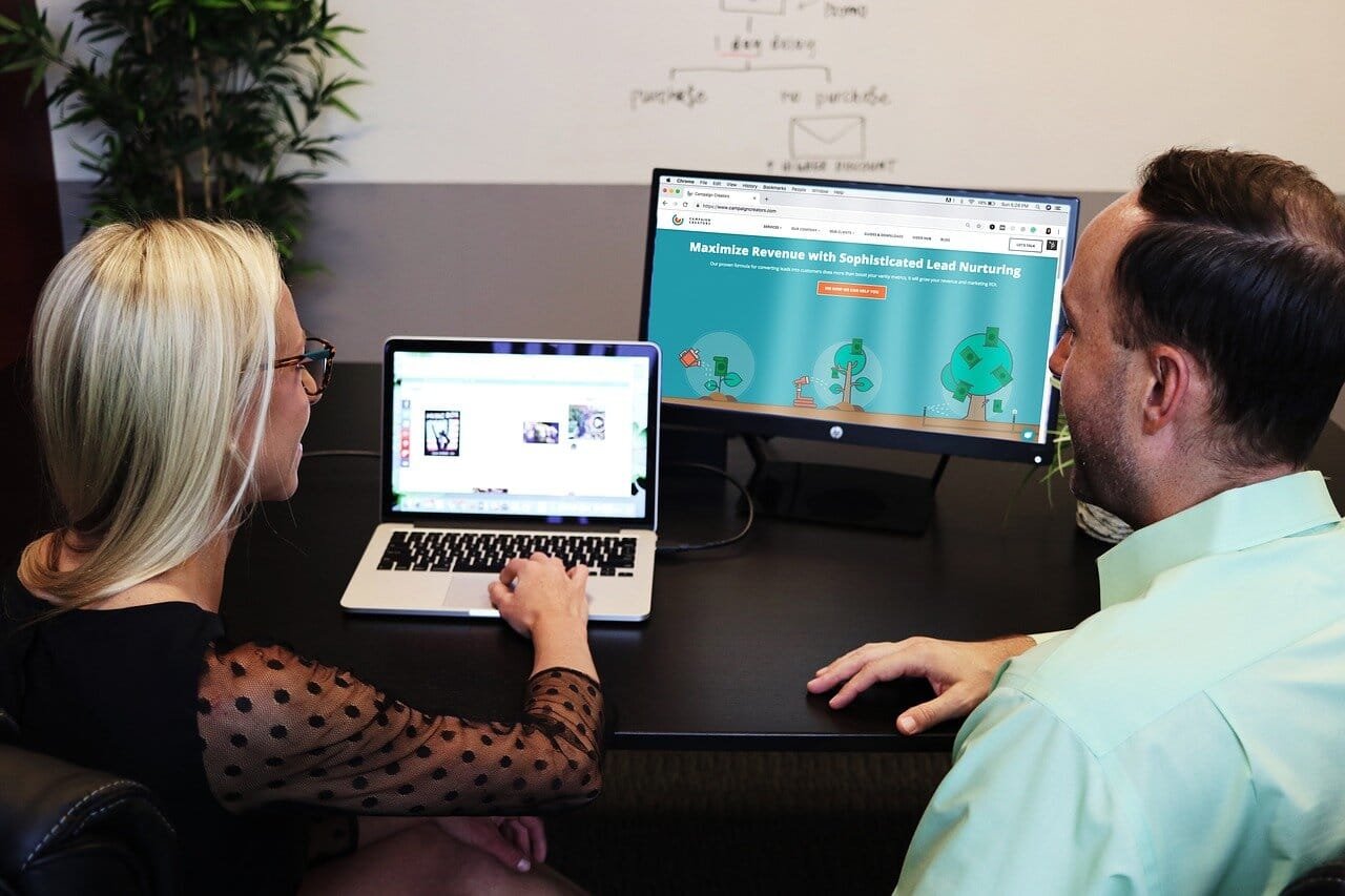 How to use Socialbakers.