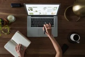 Explore geofencing's role in SEO for local banks. Enhance location-based marketing, engage nearby clientele, and drive personalized experiences.