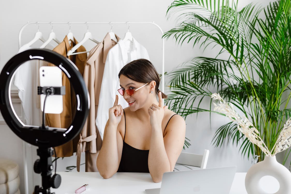 Boost your e-commerce sales with influencer marketing! Explore authentic partnerships to enhance brand visibility and consumer trust.