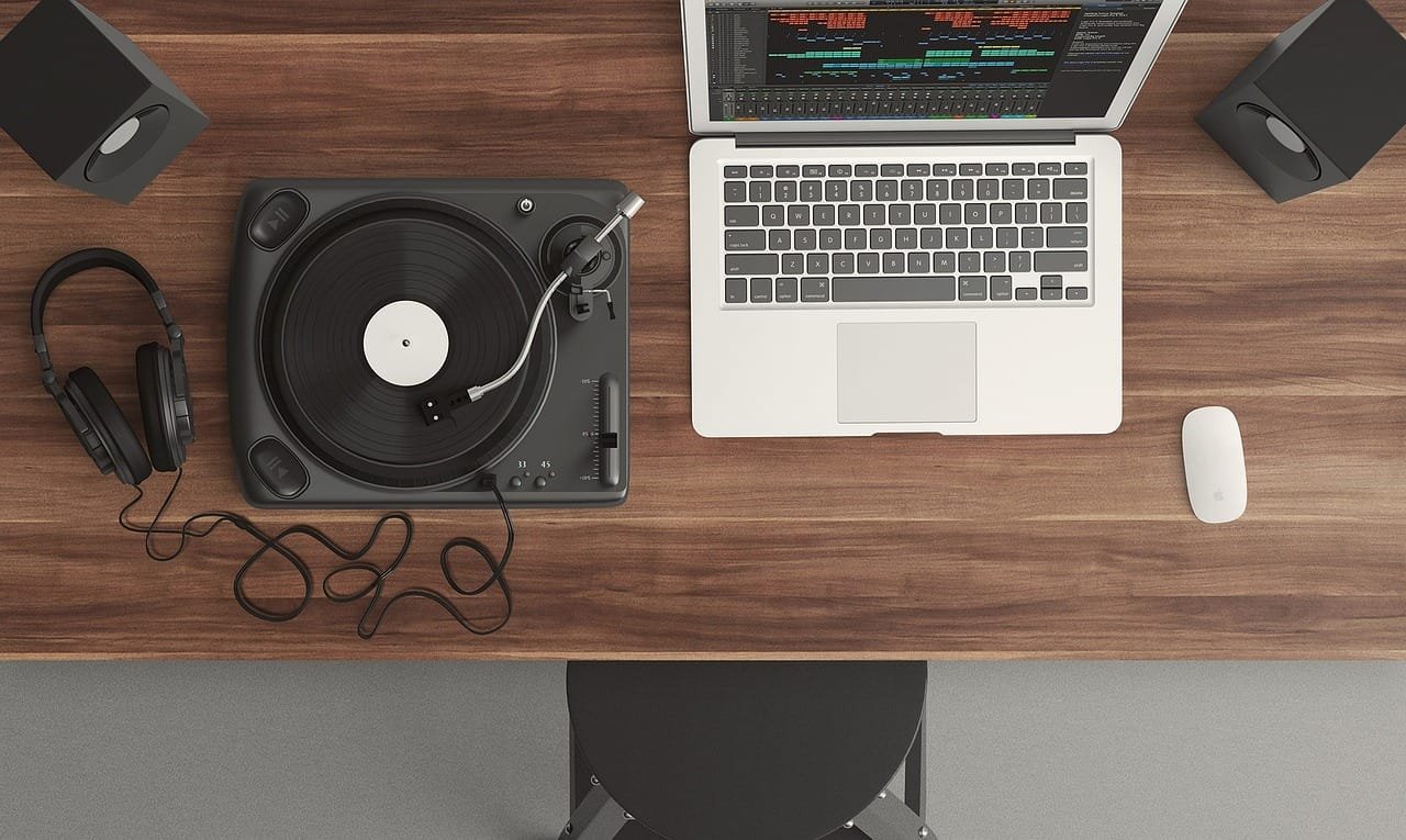 Ensure impeccable audio and visual quality for webinars. Offer an engaging, professional, and interactive experience that captivates your audience.