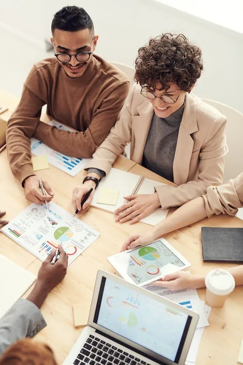 Automizy vs Constant Contact: Discover which email marketing tool excels in 2024 for features, user interface, and affordability