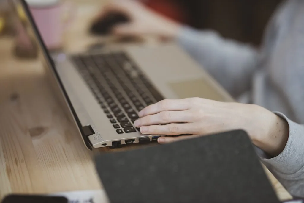 Discover key differences between SAS Visual Analytics and Looker to select the best analytics tool for data-driven decision-making.