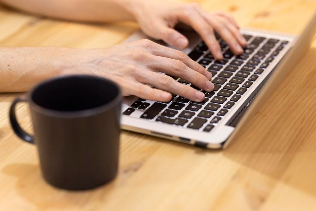 Zoho Analytics or HubSpot? Our guide helps you choose the best marketing analytics tool for your campaign's success.