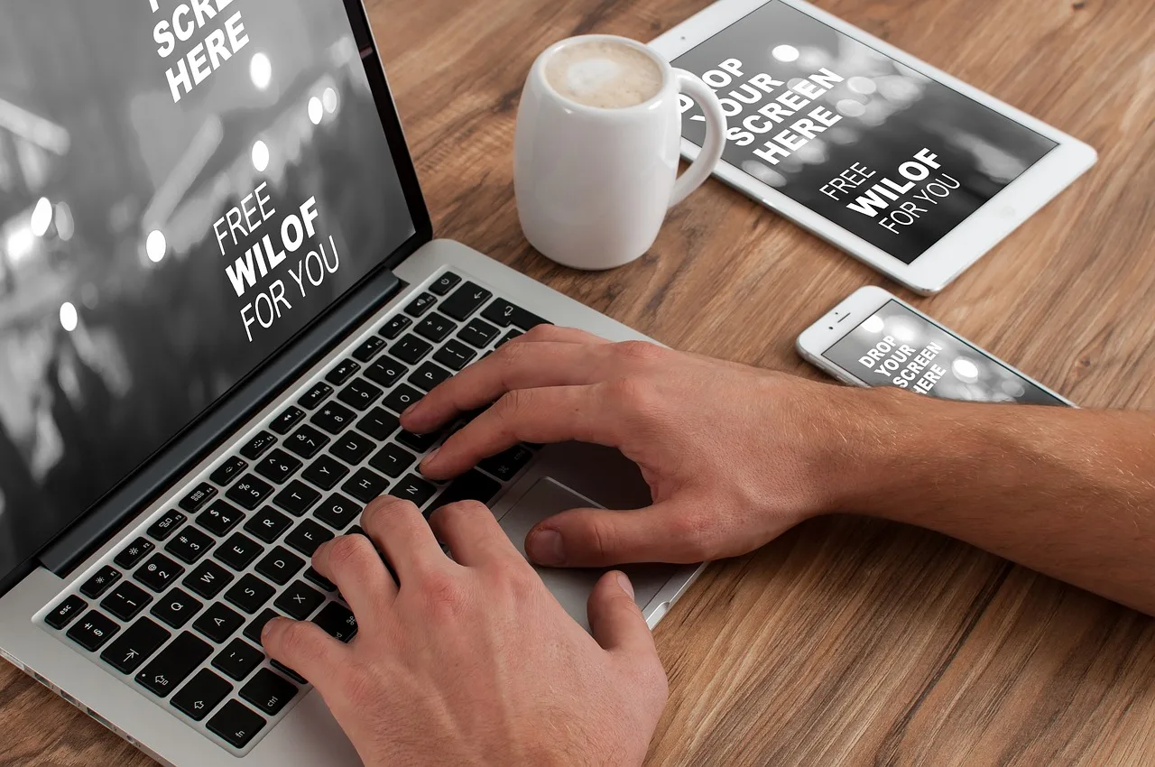 Explore the advantages of a limited company for freelancers and contractors. Learn how it can benefit your freelance business.