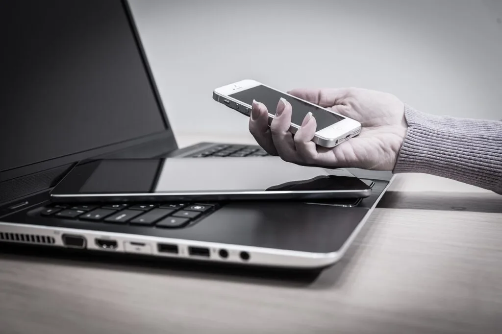 technology, electronics, phone-6801345.jpg