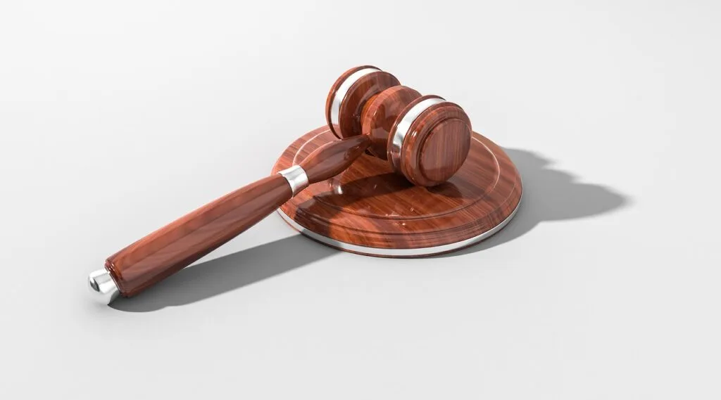 The Strategic Interplay of Legal Structures and Business Credit