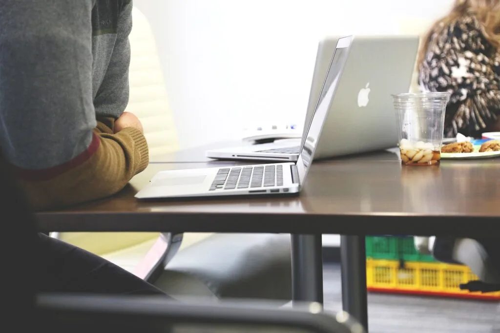 Tech startups, master the UK company formation process with our guide. Navigate through the terrain for a successful launch.