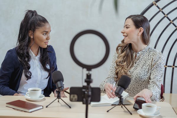 Learn how to generate earned media through social media. Boost your brand’s visibility and credibility with effective strategies.