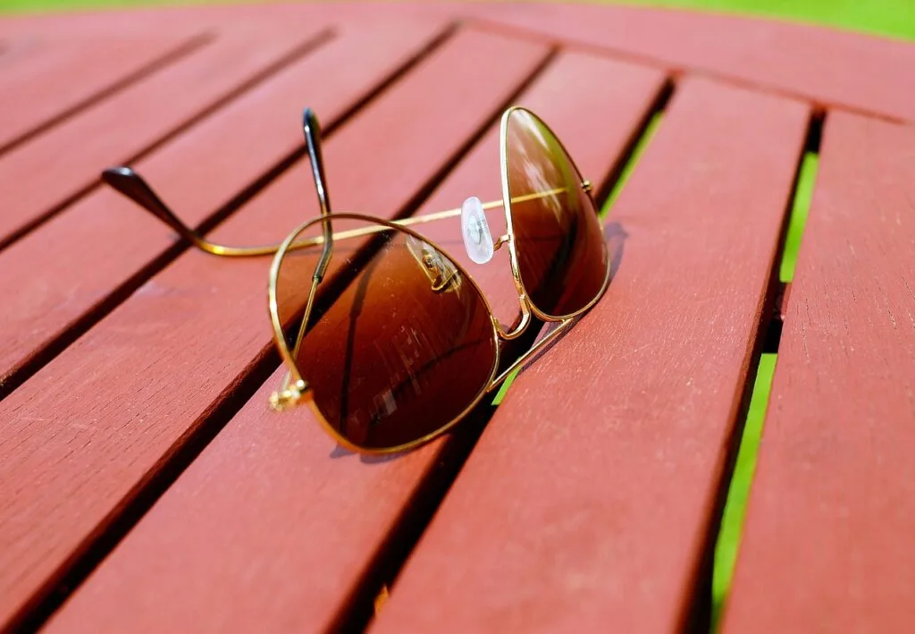The Aviator wasn’t just a pair of sunglasses; it was a statement. It reflected a daring, adventurous spirit, something that appealed not just to the pilots but a broader audience. This universal appeal emanated from impeccable design coupled with unmatched quality, traits that would sew the seeds of brand loyalty among customers.