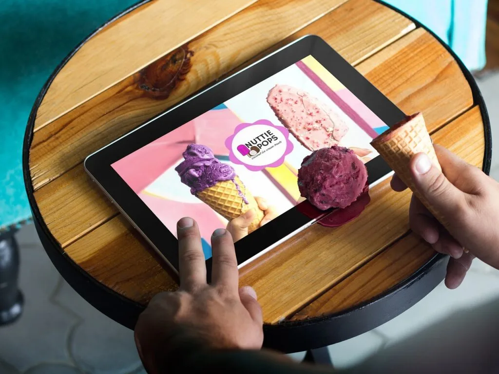 To effectively merge aesthetics with brand identity, it’s crucial to implement a series of deliberate and strategic actions. Here, we'll dive into the specifics of creating a visually appealing and brand-coherent identity that captures and retains consumer attention.
