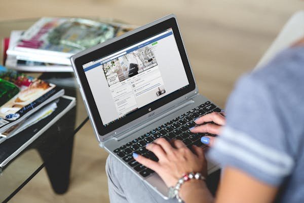 Find tips for choosing the perfect name for your social media marketing agency. Create a memorable and impactful brand identity.