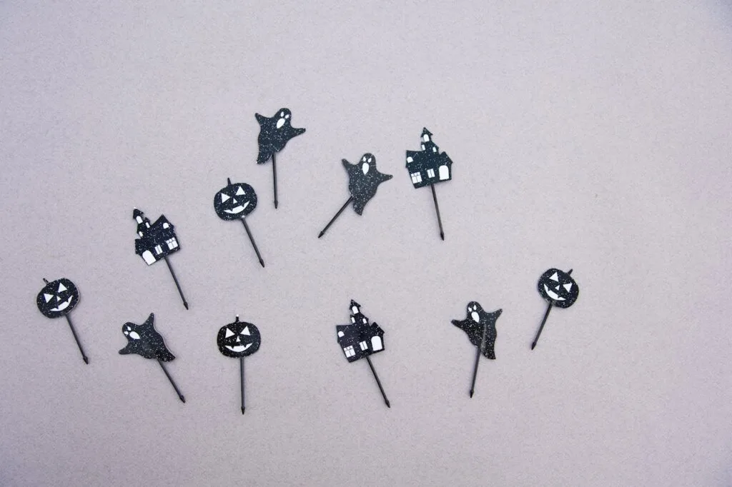 Boost your real estate sales with spooky marketing ideas for realtors. Discover creative Halloween-themed strategies to attract and engage clients.