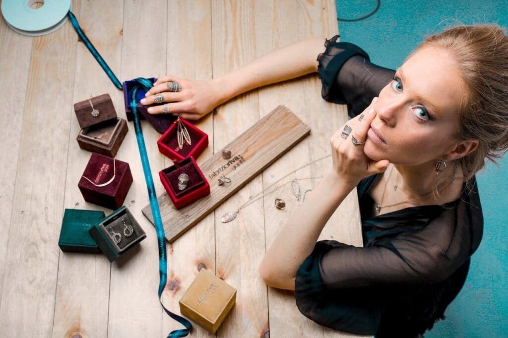 Design custom experience packages that align with your brand and the recipient’s interests. These could include curated travel experiences, gourmet dining packages, or personalized adventure trips.