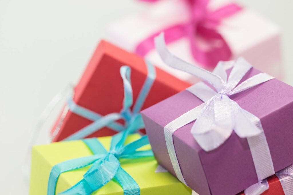 Impress clients with thoughtful marketing gift ideas. Explore creative gifts that strengthen relationships and promote your brand.