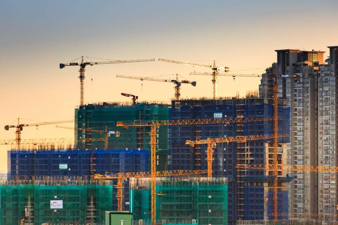 Market your construction business effectively with proven strategies. Learn tactics to attract clients and grow your construction company.