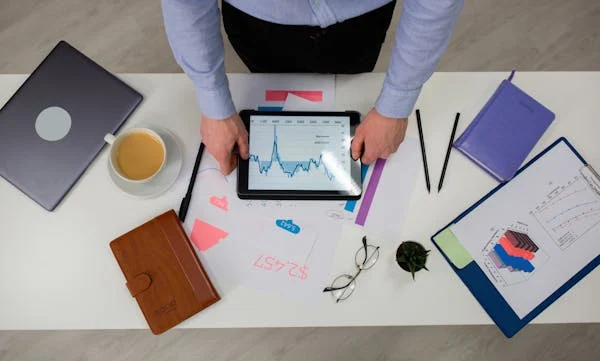 For predictive analytics to be truly effective, it must be aligned with the startup’s business goals. Founders should start by identifying the key performance indicators (KPIs) that matter most to their business.