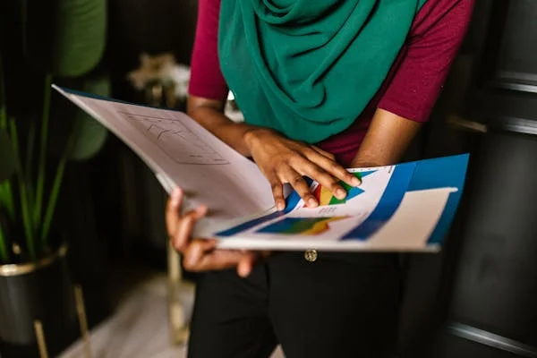 AI-powered analytics offers transformative benefits that are particularly valuable for startup founders aiming to gain a competitive edge. Understanding these benefits strategically can help you harness AI to its fullest potential, driving your startup towards sustainable growth and success.