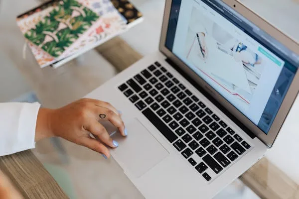 Unlock the power of AI for personalized B2C e-commerce. Drive engagement, improve customer experience, and maximize sales with cutting-edge strategies.