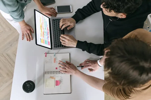 The production value of a campaign can influence its appeal. Nike’s ads often feature high-quality visuals, famous athletes, and compelling cinematography. Meanwhile, the Ice Bucket Challenge gained traction with simple, user-recorded videos that required no budget.