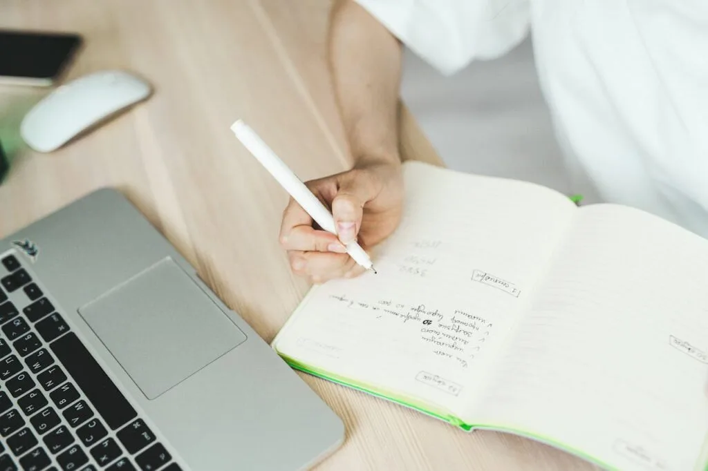 When to Outsource vs. In-House: ROI-Driven Decisions for CEOs on a Budget