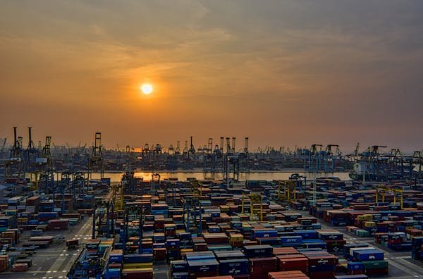For outbound shipments, tracking ensures the right package is handed off to the right carrier, on time.