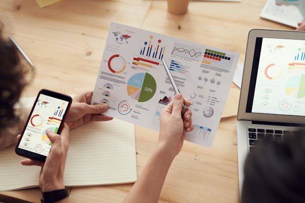 Startups began raising amounts that looked more like Series A or even Series B rounds from just a few years earlier. This signaled a major shift in how investors thought about risk and reward at the seed stage.