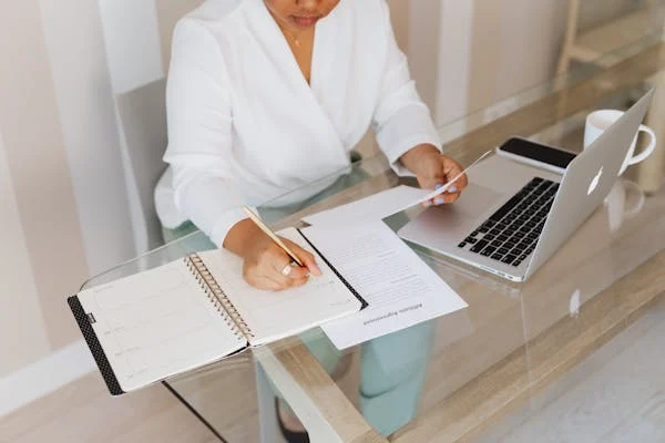 People use this time in different ways. Some start work earlier. Others enjoy breakfast with family. Some squeeze in a workout. The common thread is that having more time improves overall well-being.