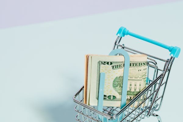 If your startup is gaining traction or investor demand is high, you can push for 10% or 15%. On the flip side, if you’re having trouble raising, the discount is often the easiest thing to negotiate upward.