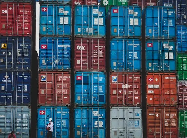 Discover what percentage of firms have real supply chain visibility. Explore benefits, barriers, and the tech helping companies improve.