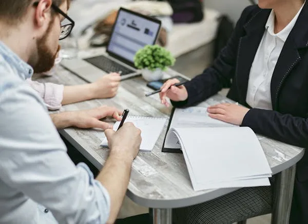 That’s why 80% of companies say SWOT helps unify their teams. It gives everyone a shared view. A single page where strengths, weaknesses, opportunities, and threats are outlined clearly for all.
