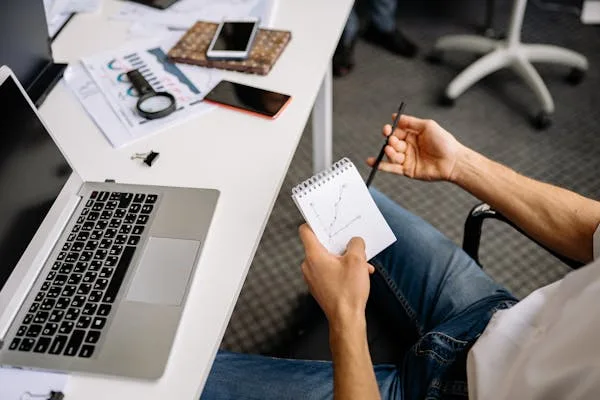 Pitch deck or business plan—what gets more VC funding? Check the stats and trends to know what investors really prefer.