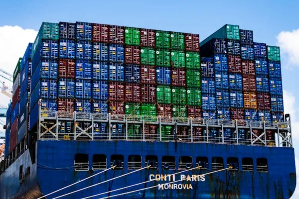 Uncover the latest trends in cold chain logistics. Get insights into growth, tech innovations, and critical temperature control stats.