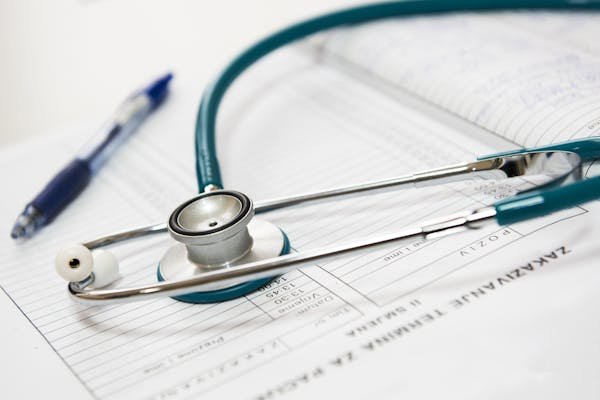 AI can process huge amounts of data—faster and more accurately than humans. That’s perfect for healthcare, where data is everywhere and decisions are critical.