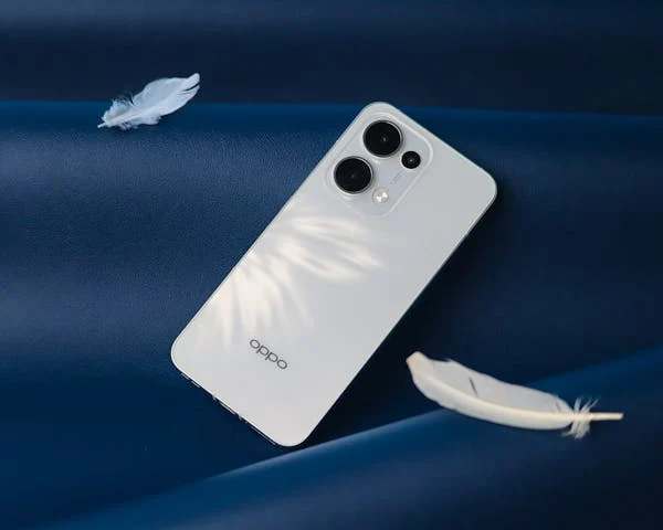 Oppo focuses on how people use their devices in real life. Many of their patents center on camera software, display usability, and device ergonomics.