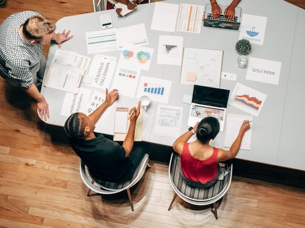 In B2C, where pricing is more standardized and volume-driven, only 18% rely on consultants. Most B2C brands handle pricing in-house through product or marketing teams.