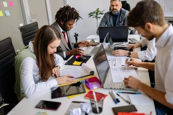 Discover GTM motions startups use at each funding stage. From seed to Series C, see what changes, what scales, and what founders prioritize.