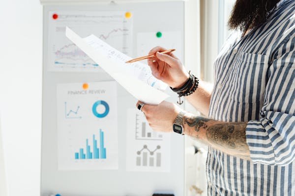 These firms know that monthly retention tells the real story behind the revenue. One-time spikes can look great, but recurring expansion and low churn are what drive long-term growth. NRR becomes the heartbeat of how these companies are measured.