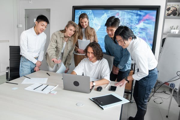 If your product doesn’t provide individual value to every seat, this model creates resistance. One active user and four passive users doesn’t feel fair to customers. It also discourages wider adoption inside companies when budgets are tight.