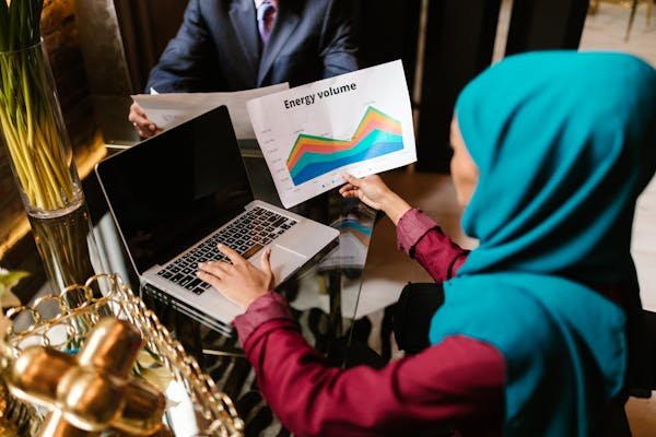 Learn how many SaaS companies use value-based pricing in 2025. See adoption trends, growth impact, and whether it's the right model for your business.