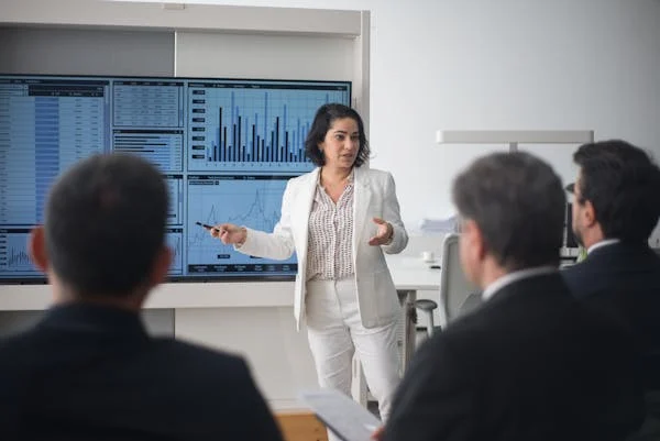 See how churn rates differ between SMB and enterprise customers. Uncover persona-driven insights to fine-tune your retention strategies.