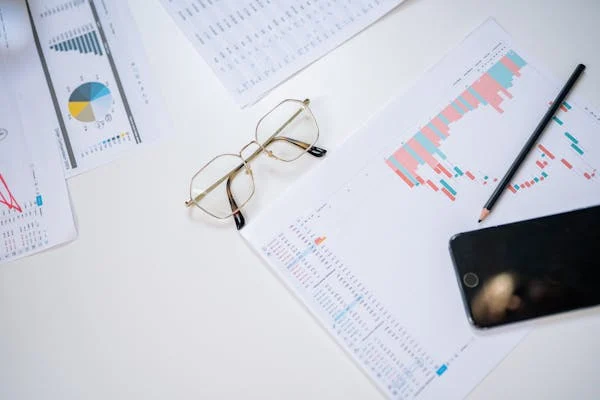 Then, train your reps to lead with context. Use what you know from CRM data, LinkedIn, or previous touches to guide the conversation. Showpad makes this easier by offering real-time suggestions during calls and meetings.