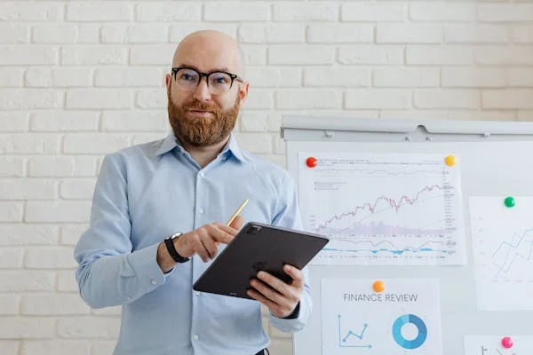 Analyze retention benchmarks across customer lifecycle stages and uncover key drop-off points to optimize retention strategies.