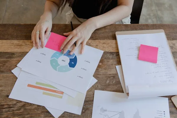 Get data on the number of decision-makers in B2B sales and how it affects sales complexity and deal velocity.
