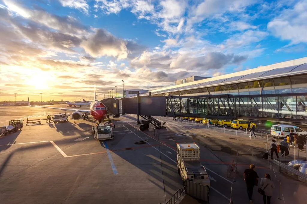 Airports are increasingly focused on sustainability. IoT systems do help the environment by implementing intelligent energy systems that automatically control lights and heating, reacting instantly to fresh data.